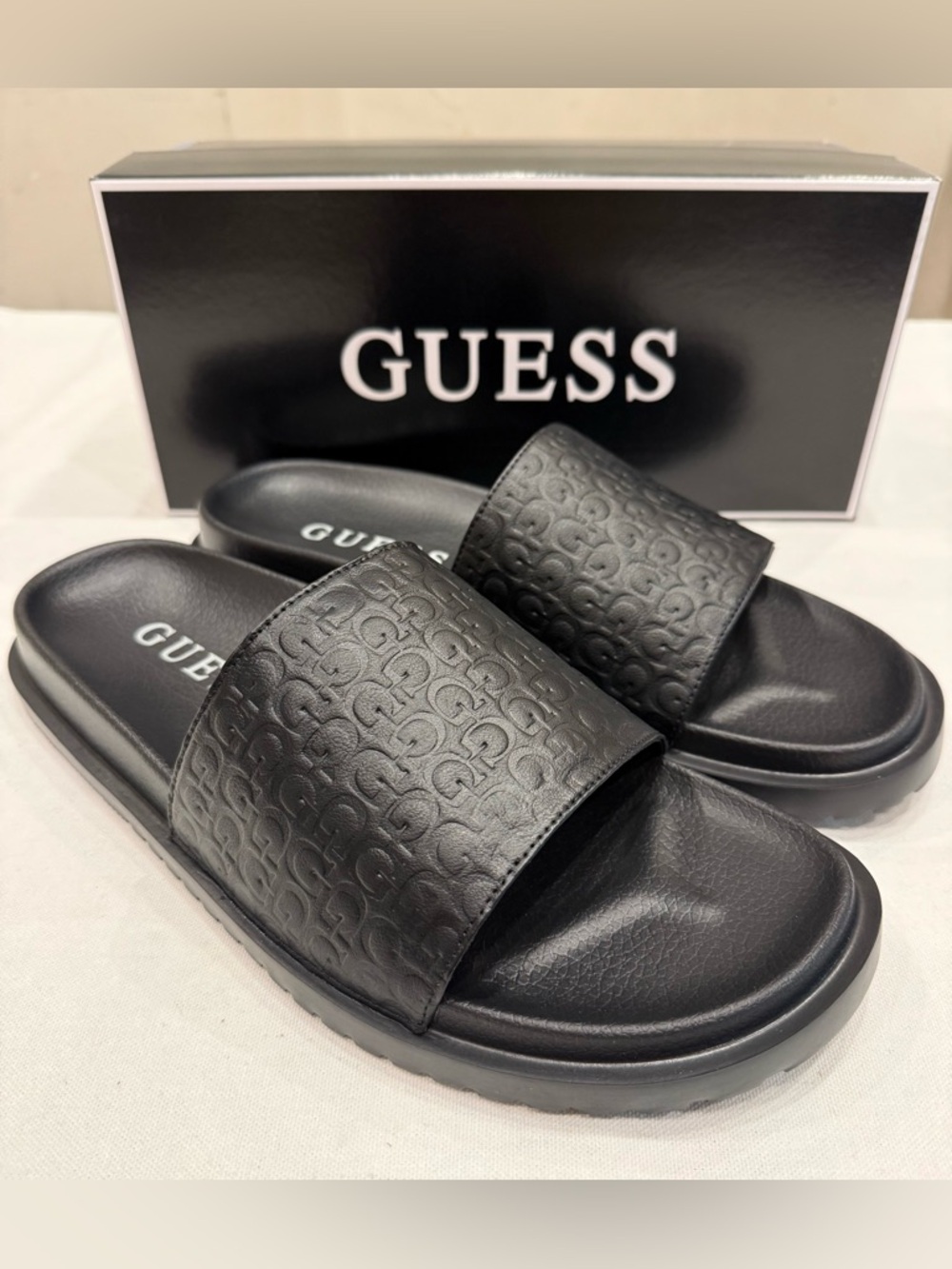Guess Men's Vartino Slide Sandal Color Black